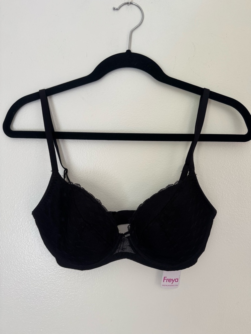 Freya Black Lace Padded Plunge Underwire Bra NWT Size 28G